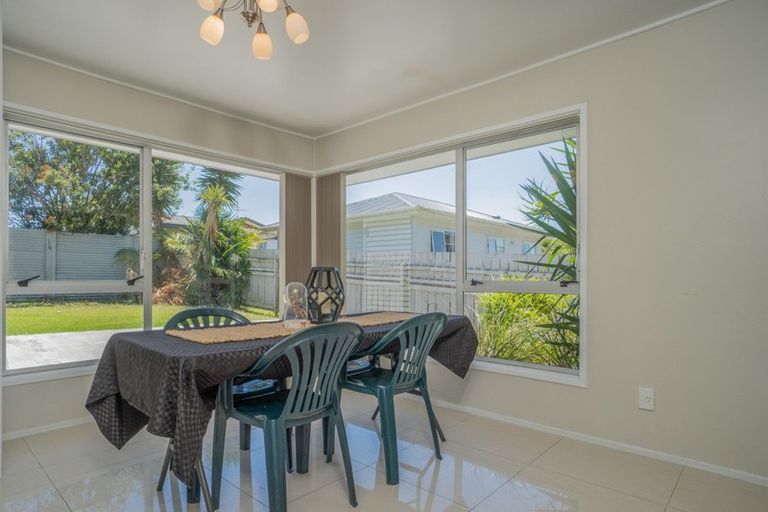 Photo of property in 19 Innismara Avenue, Wattle Downs, Auckland, 2103