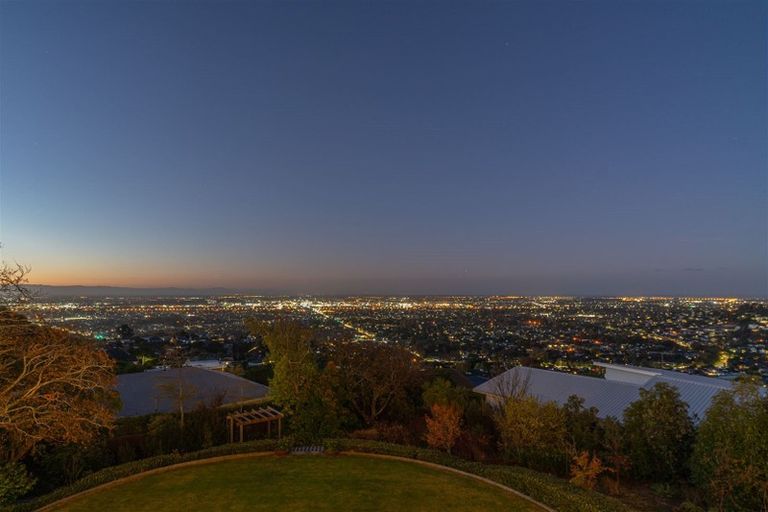 Photo of property in 141 Hackthorne Road, Cashmere, Christchurch, 8022