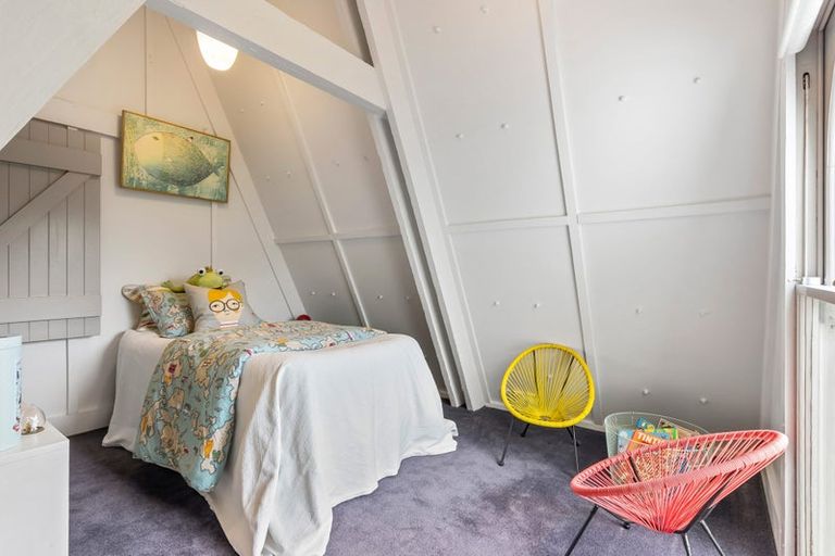 Photo of property in 64 Ranui Crescent, Khandallah, Wellington, 6035