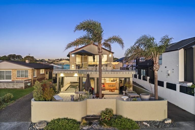 Photo of property in 14 The Parade, Bucklands Beach, Auckland, 2012