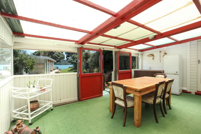 Photo of property in 68 Wallis Street, Raglan, 3225