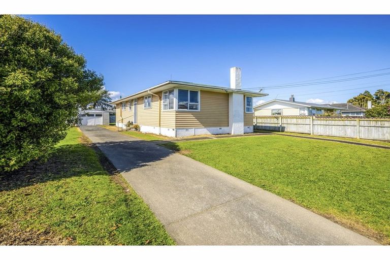 Photo of property in 27 Von Sturmer Street, Mangere East, Auckland, 2024