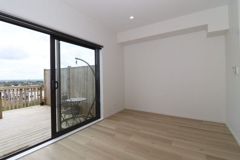 Photo of property in 13b Crestview Rise, Papakura, 2110