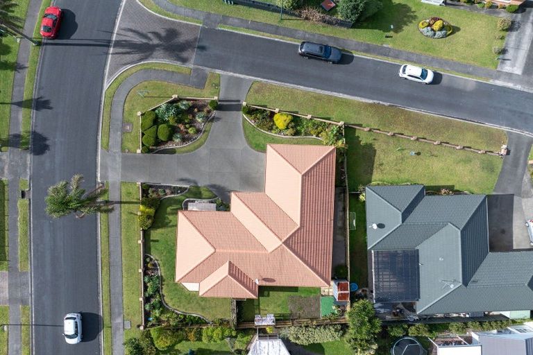 Photo of property in 2 Mcgowan Place, Orewa, 0931