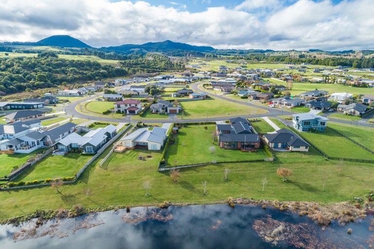 Photo of property in 5 Pukeko Way, Kinloch, Taupo, 3377
