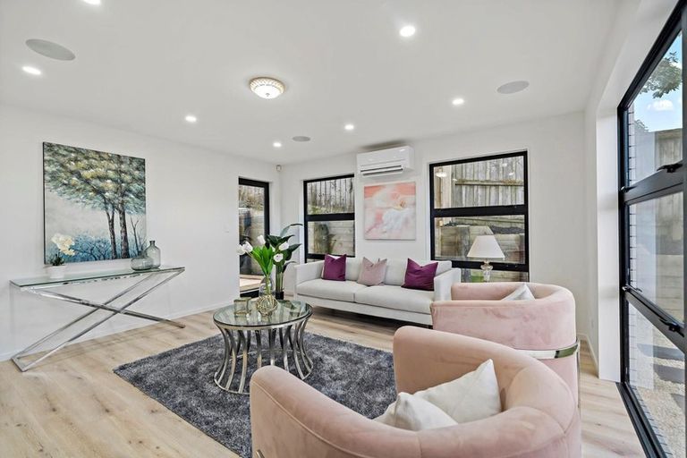 Photo of property in 11 Tawapou Close, Massey, Auckland, 0614