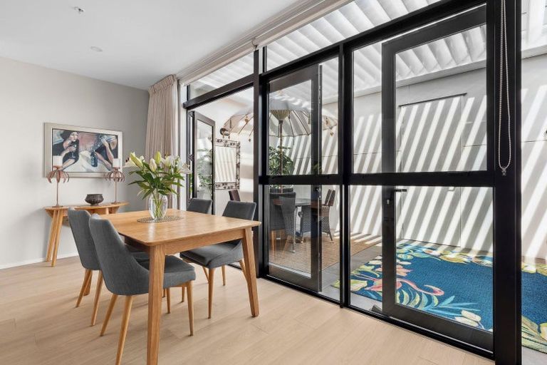 Photo of property in 204/86 Alpha Street, Cambridge, 3434