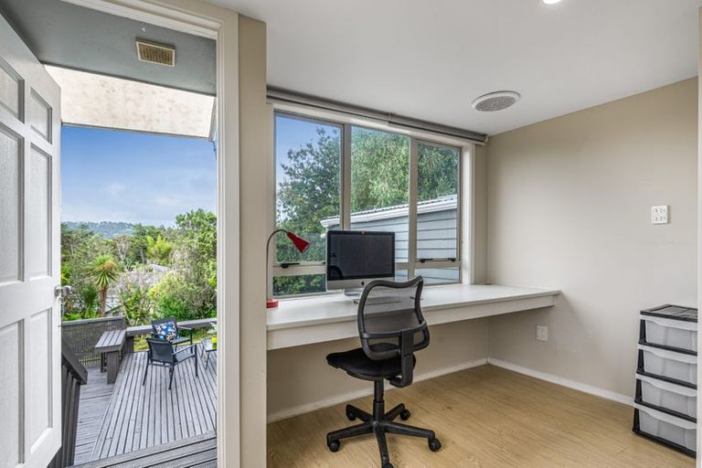 Photo of property in 6 Tauhara Street, Green Bay, Auckland, 0604