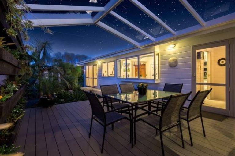 Photo of property in 11 Valerie Crescent, Okura, Albany, 0792