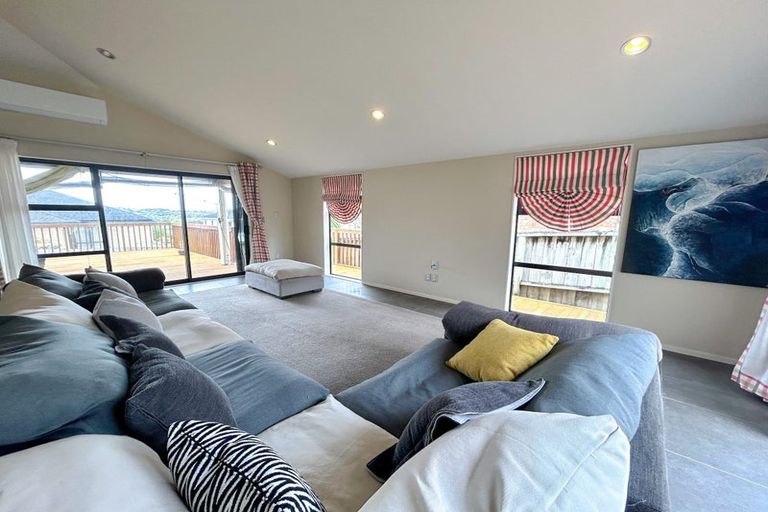 Photo of property in 21 Namsan Close, Fairview Heights, Auckland, 0632