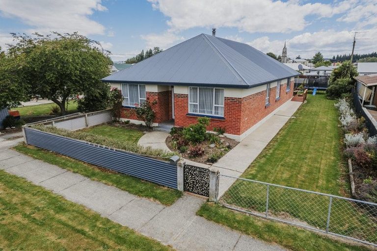 Photo of property in 18 Johnson Street, Milton, 9220