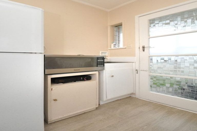 Photo of property in 2/97 Target Road, Totara Vale, Auckland, 0629