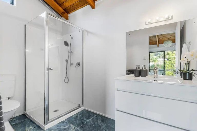 Photo of property in 2/24 Matipo Road, Mairangi Bay, Auckland, 0630