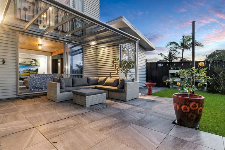 Photo of property in 68a Bay Street, Red Beach, 0932