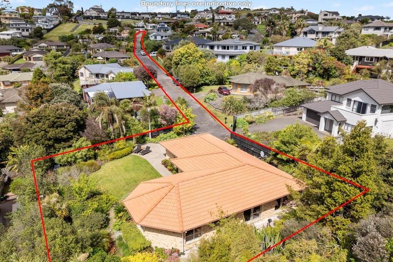 Photo of property in 20 Roberta Crescent, Orewa, 0931