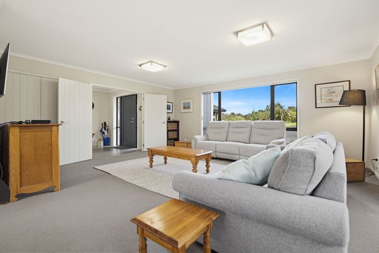 Photo of property in 180 Saint James Drive, Huntington, Hamilton, 3210