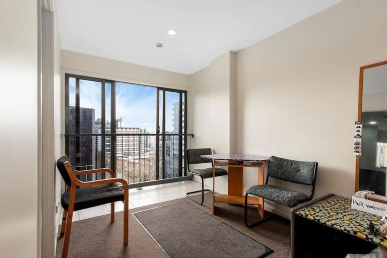 Photo of property in Heritage Tower Apartments, 517/22 Nelson Street, Auckland Central, Auckland, 1010