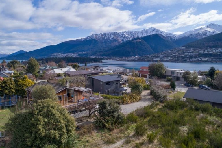 Photo of property in 75 Oregon Drive, Kelvin Heights, Queenstown, 9300