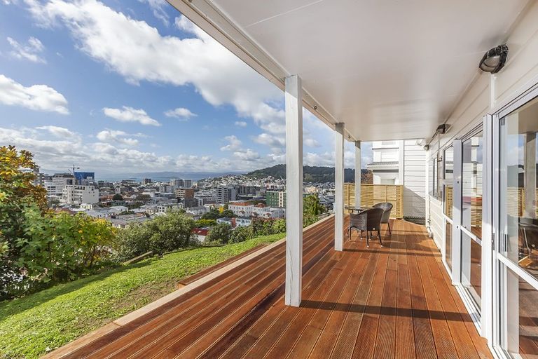 Photo of property in 12 Maarama Crescent, Aro Valley, Wellington, 6021