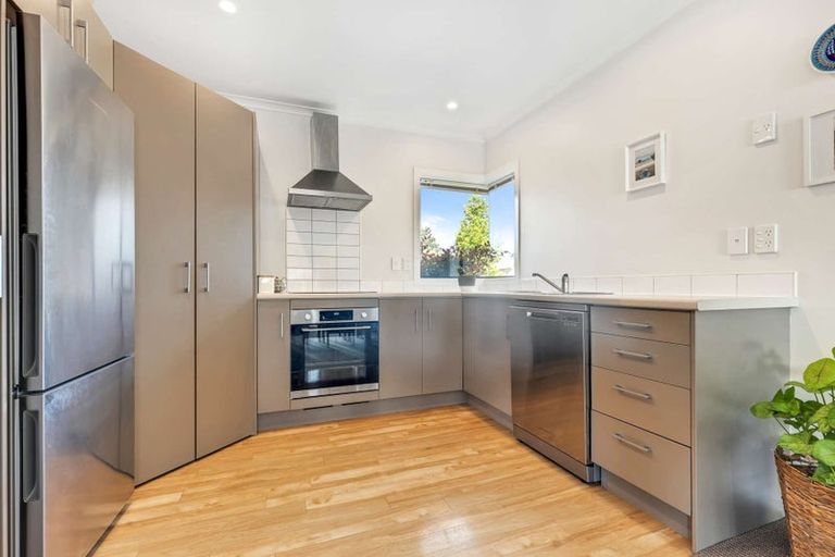 Photo of property in 16/64 Kawaha Point Road, Kawaha Point, Rotorua, 3010