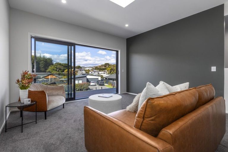 Photo of property in 8 Tradewinds Drive, Whitby, Porirua, 5024