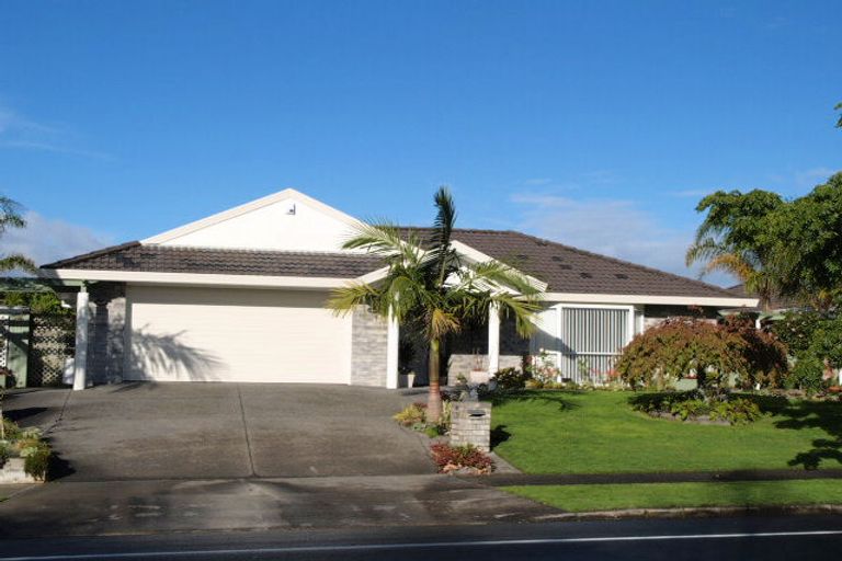 Photo of property in 123 Golfland Drive, Golflands, Auckland, 2013