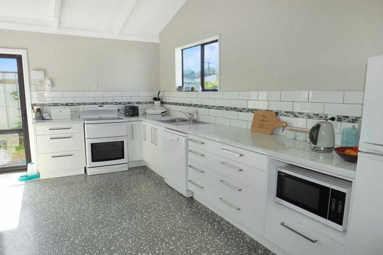 Photo of property in 8a Holben Parade, Foxton Beach, Foxton, 4815