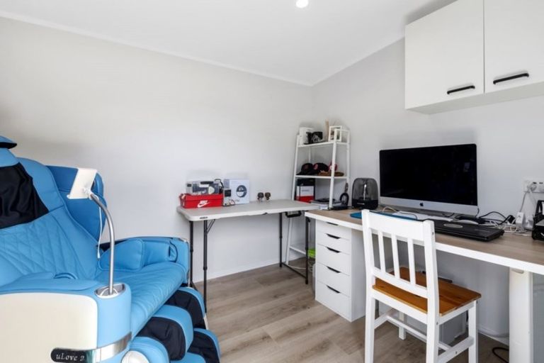 Photo of property in 1/25 Fairclough Road, Beach Haven, Auckland, 0626