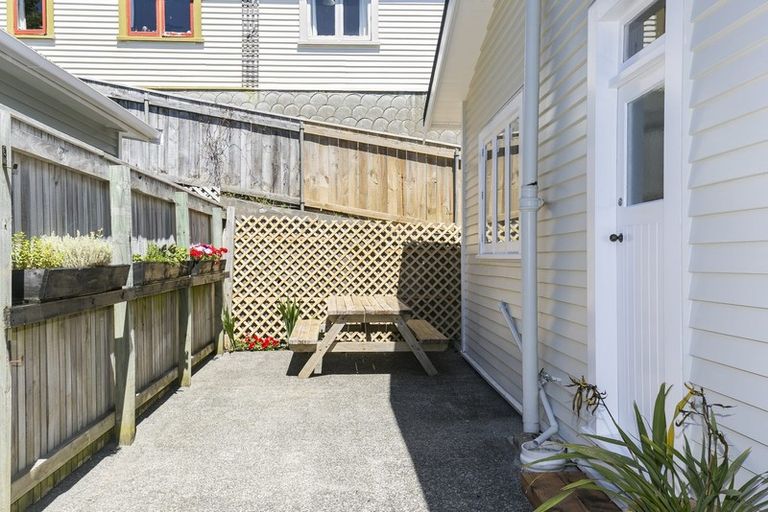 Photo of property in 59 Severn Street, Island Bay, Wellington, 6023