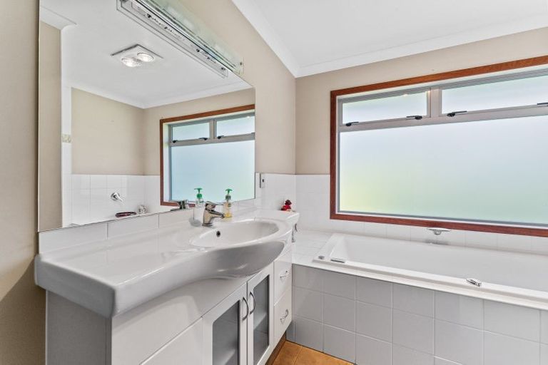 Photo of property in 1 Warren Fisher Grove, Rangatira Park, Taupo, 3330