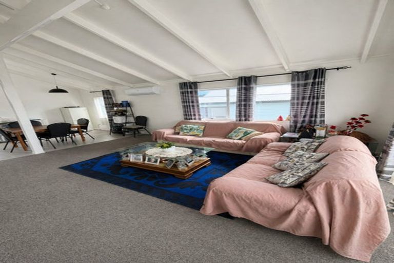 Photo of property in 32 Vimy Place, Mangere, Auckland, 2022