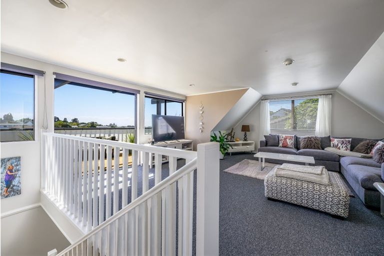 Photo of property in 3 Lindaver Grove, Merrilands, New Plymouth, 4312