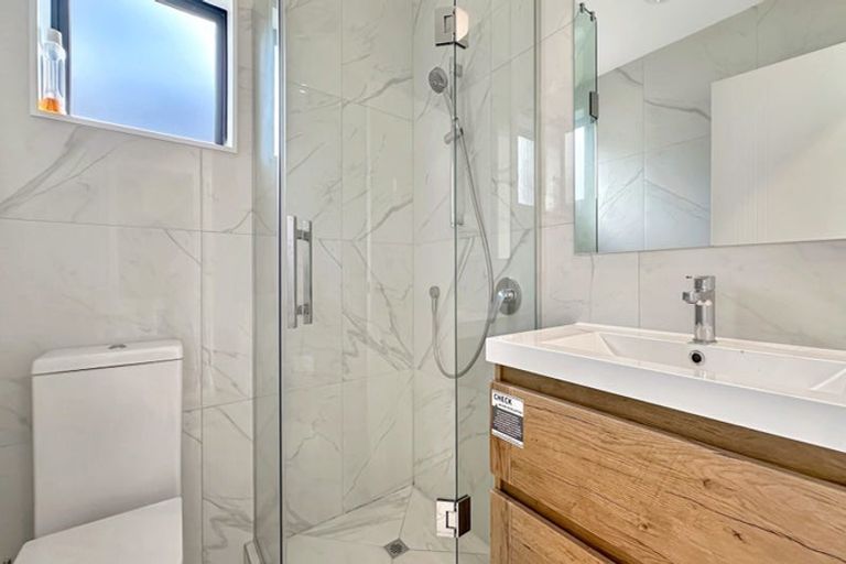 Photo of property in 140 Tiriwa Drive, Massey, Auckland, 0614