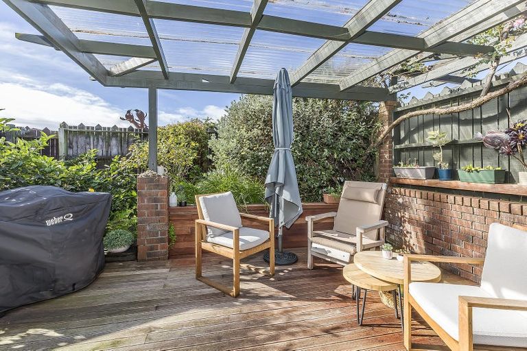 Photo of property in 32 Kinloch Place, Papakowhai, Porirua, 5024