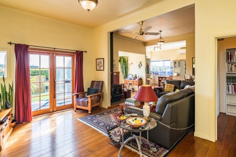 Photo of property in 131 Swamp Road, Te Horo, Otaki, 5581