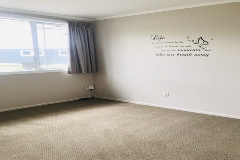 Photo of property in 37 Jaemont Avenue, Te Atatu South, Auckland, 0610