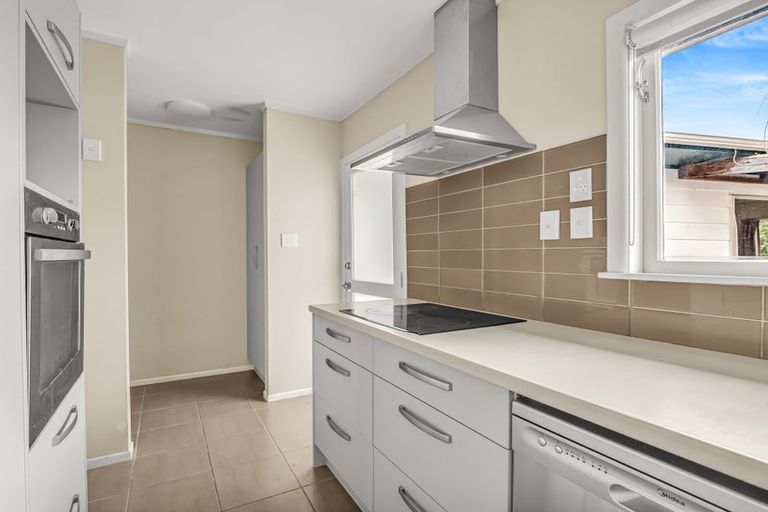 Photo of property in 10 Mackwood Place, Birkdale, Auckland, 0626