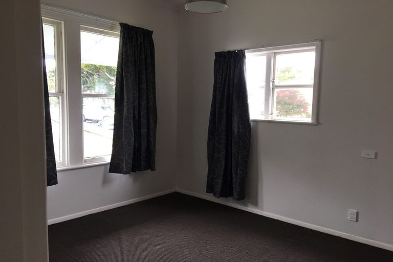 Photo of property in 37 Riddlers Crescent, Petone, Lower Hutt, 5012