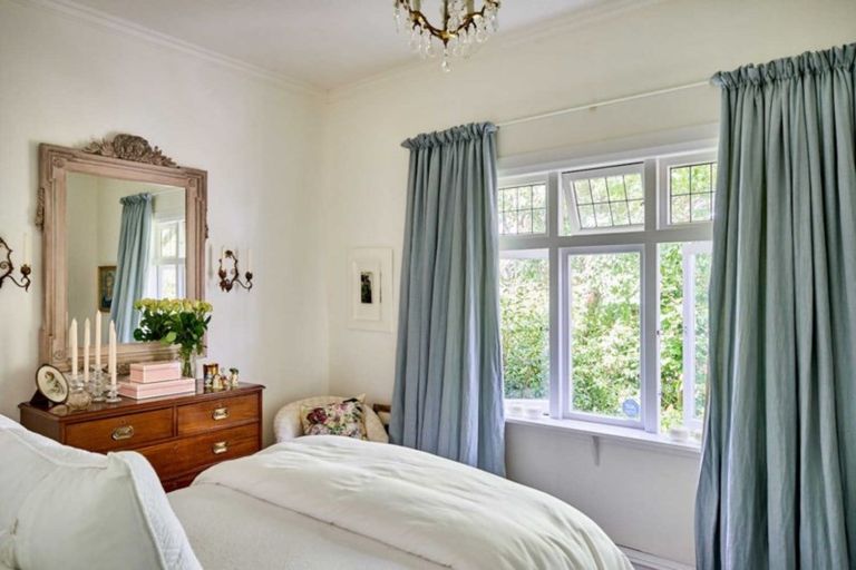 Photo of property in 17 Mahoe Street, Eastbourne, Lower Hutt, 5013