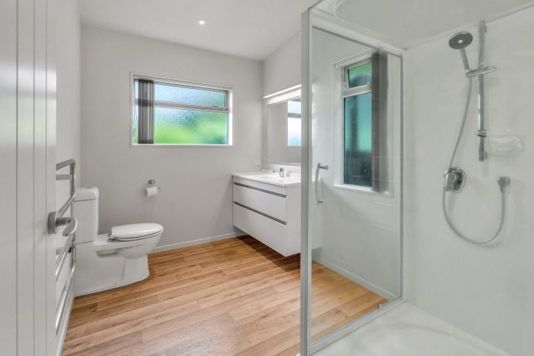 Photo of property in 47 Pohutukawa Avenue, Shelly Park, Auckland, 2014