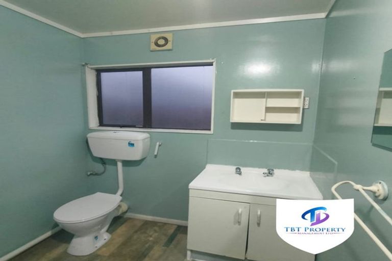 Photo of property in 696 Massey Road, Mangere, Auckland, 2022