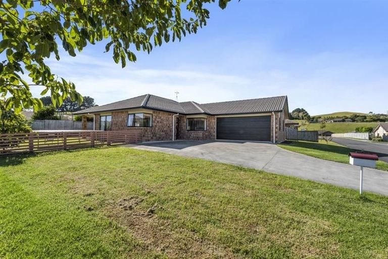 Photo of property in 8 Gina Way, Welcome Bay, Tauranga, 3112