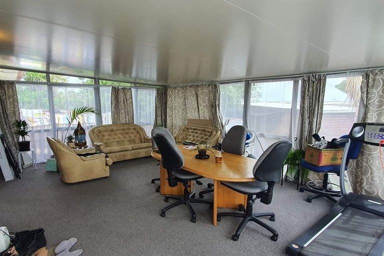 Photo of property in 2/10 Trounson Avenue, Clendon Park, Auckland, 2103