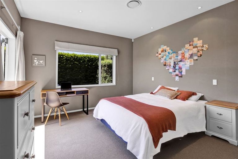 Photo of property in 10 Sampson Avenue, Waiwhakaiho, New Plymouth, 4312