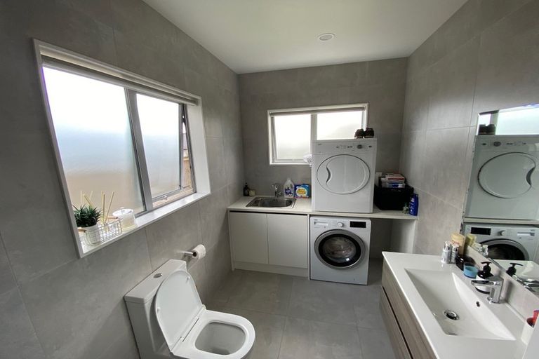 Photo of property in 18 Gilbransen Road, Kumeu, 0810