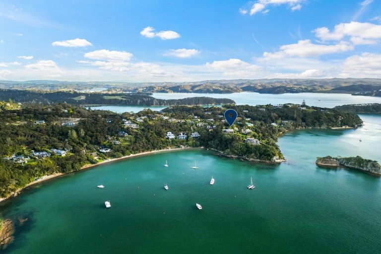 Photo of property in 18 Kaha Place, Russell, 0272