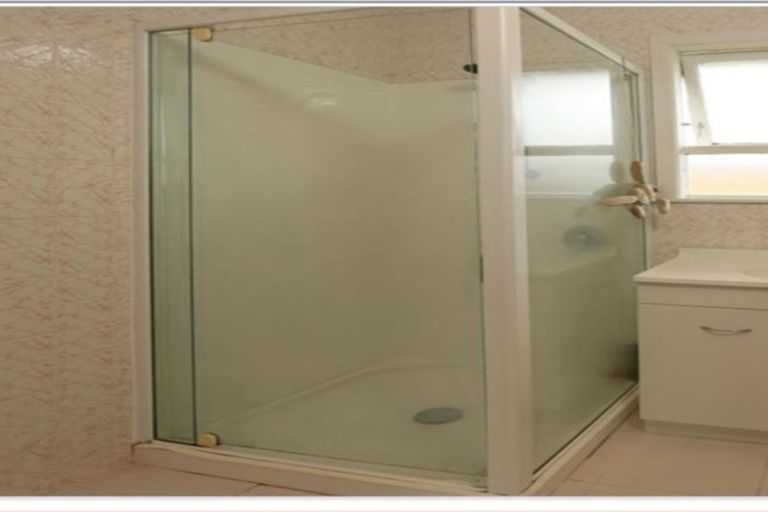 Photo of property in 3 Kaikoura Street, Henderson, Auckland, 0612