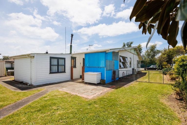 Photo of property in 30 Ngahina Street, Marton, 4710