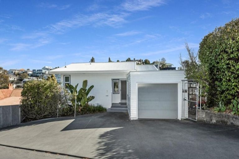 Photo of property in 3 Clyde Road, Bluff Hill, Napier, 4110