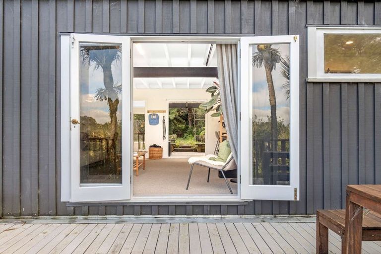 Photo of property in 33 Tainui Road, Titirangi, Auckland, 0604